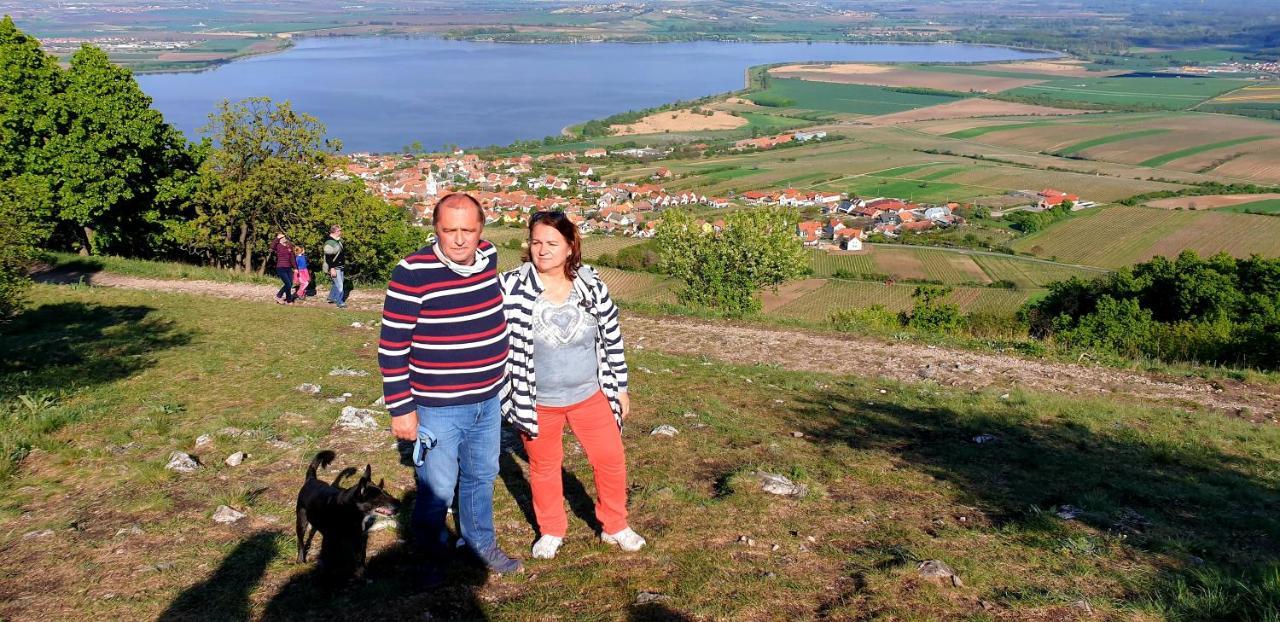 Penzion U Vlku Valtice Bagian luar foto