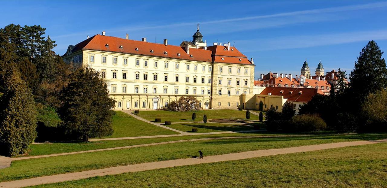 Penzion U Vlku Valtice Bagian luar foto