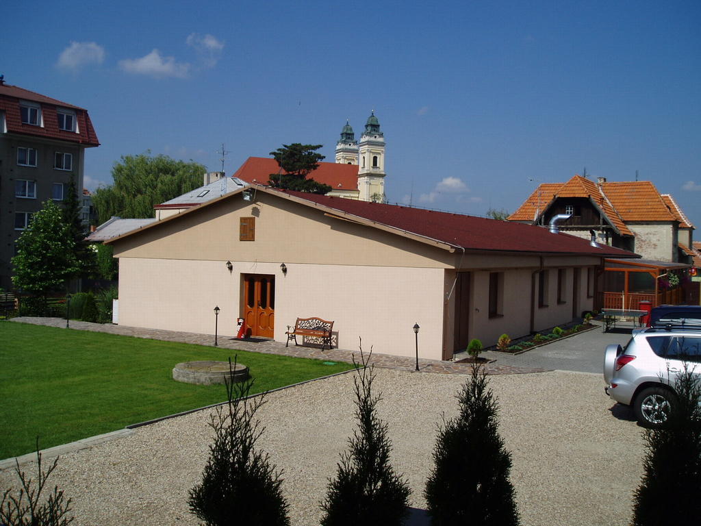 Penzion U Vlku Valtice Bagian luar foto