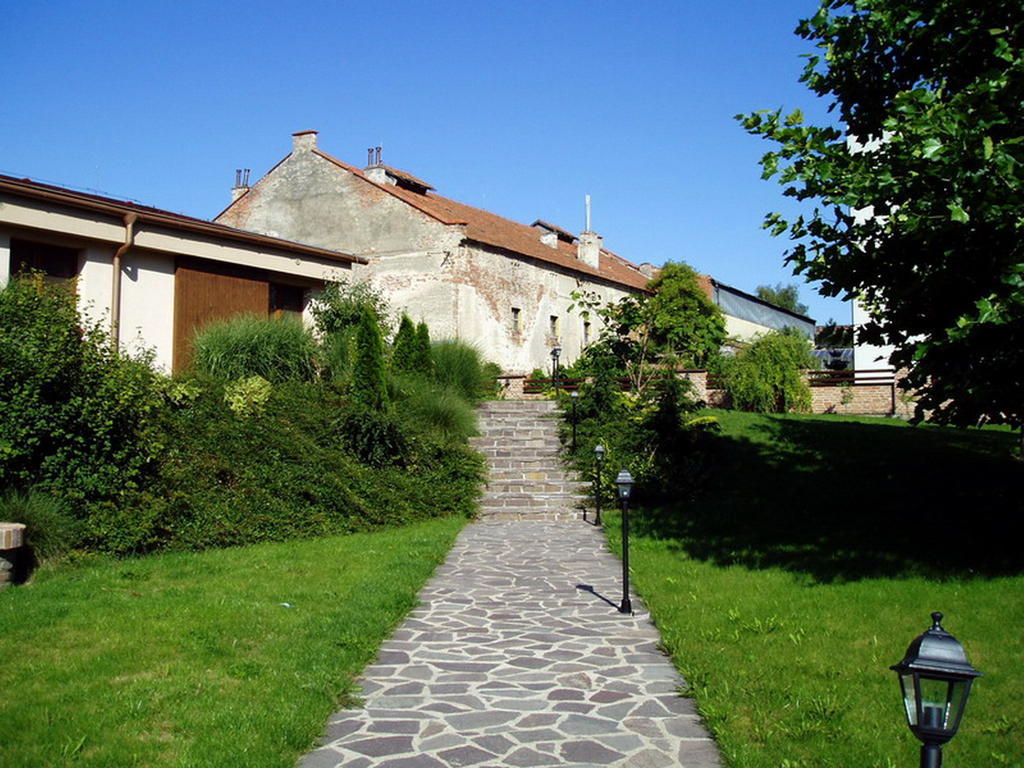 Penzion U Vlku Valtice Bagian luar foto