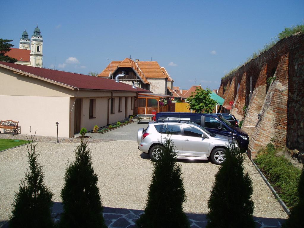 Penzion U Vlku Valtice Bagian luar foto