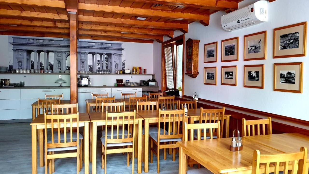 Penzion U Vlku Valtice Bagian luar foto
