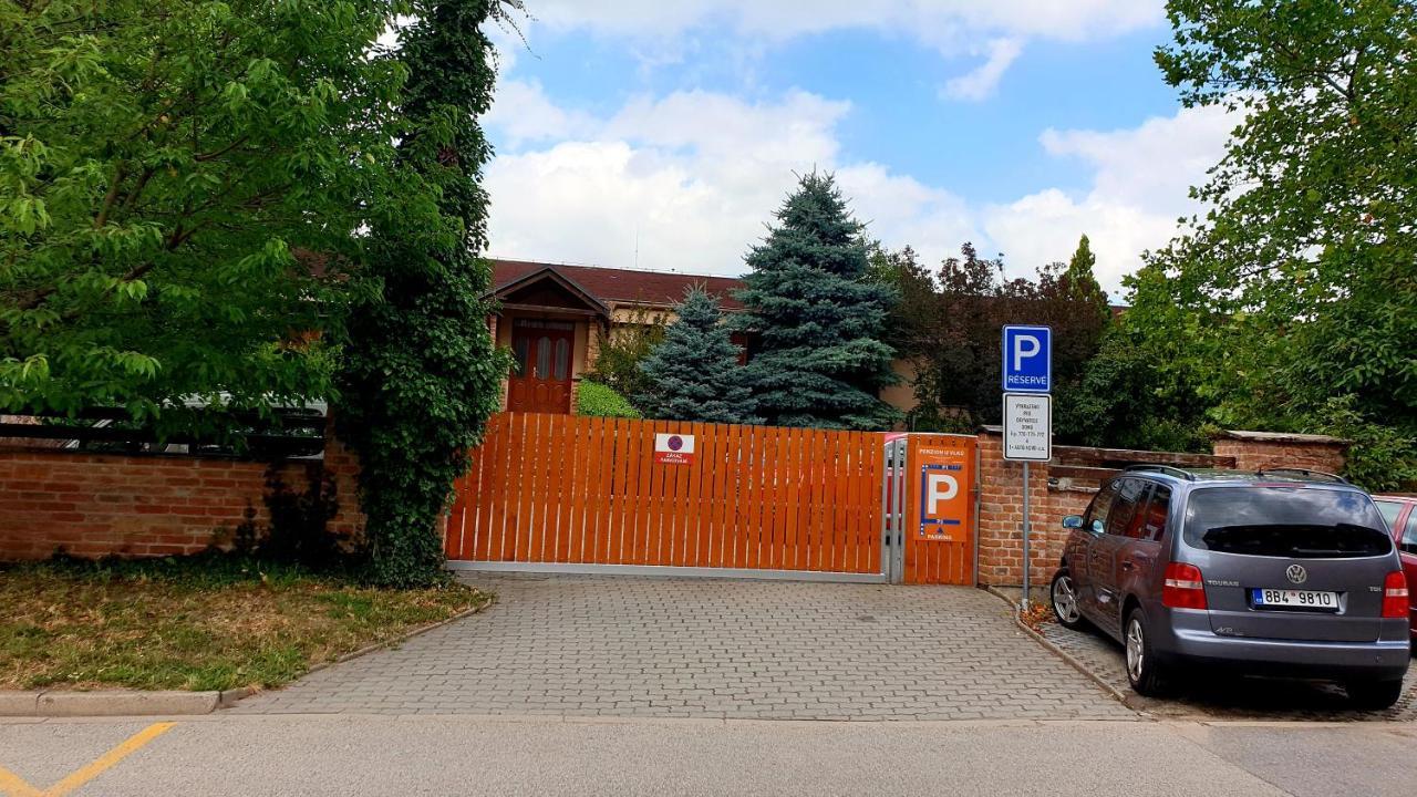 Penzion U Vlku Valtice Bagian luar foto