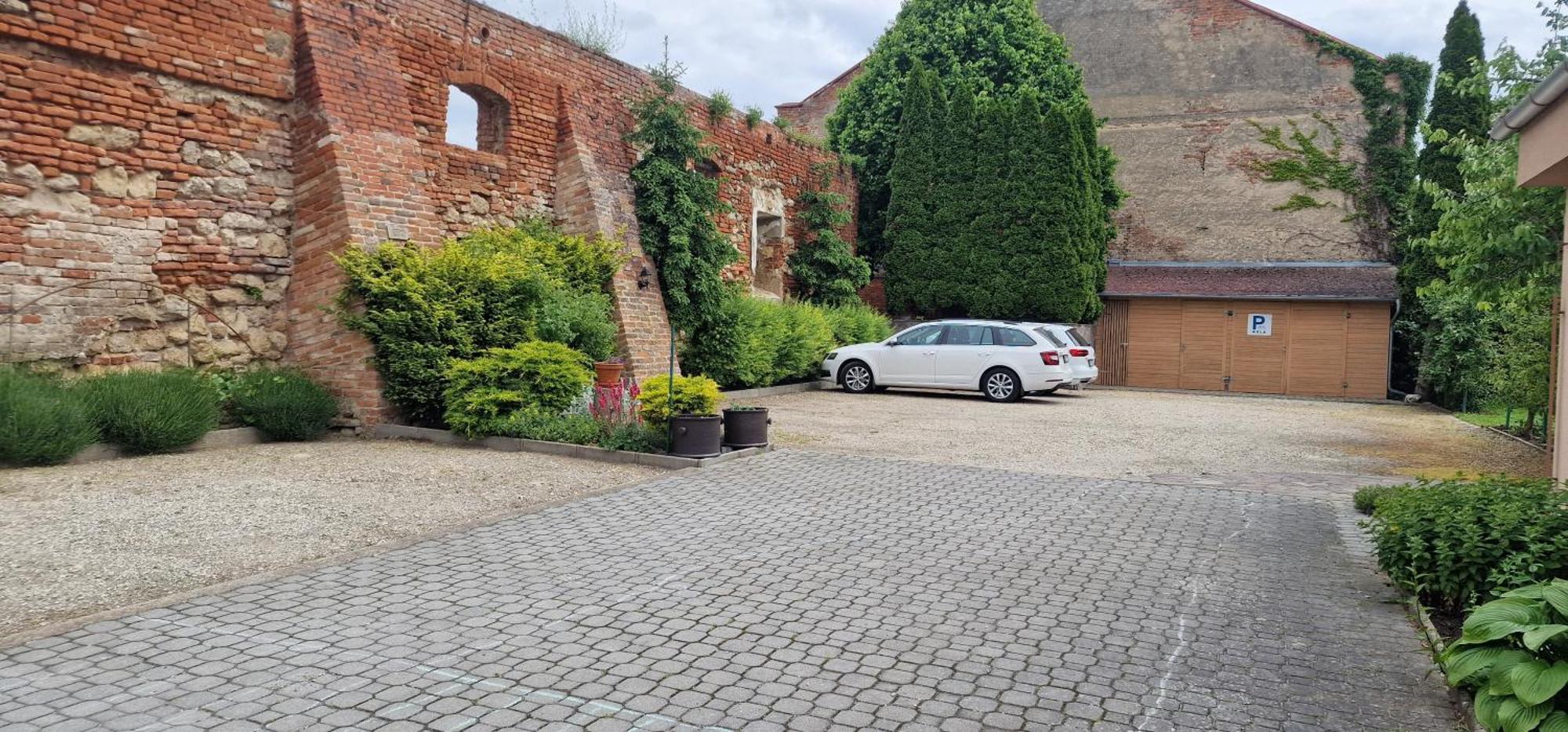 Penzion U Vlku Valtice Bagian luar foto